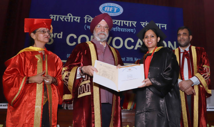 The Minister of State for Housing & Urban Affairs, Civil Aviation (Independent Charge) and Commerce & Industry, Shri Hardeep Singh Puri presenting the degrees, at the 53rd Convocation Function of Indian Institute of Foreign Trade (IIFT), in New Delhi on August 08, 2019. The Commerce Secretary, Dr. Anup Wadhawan and other dignitaries are also seen.