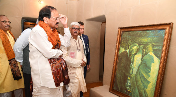 The Vice President of India, Shri M. Venkaiah Naidu looking at the portrait of Rabindranath Tagore and Mahatma Gandhi at Shyamoli, the ancestral house of Gurudeb Rabindranath Tagore renovated by the Archaeological Survey of India, in Kolkata on August 16, 2019.
