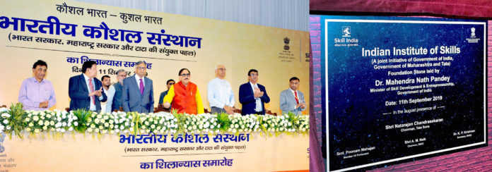 The Union Minister for Skill Development and Entrepreneurship, Dr. Mahendra Nath Pandey unveiling the plaque to lay the foundation stone of the Indian Institute of Skills (IIS), in Mumbai on September 11, 2019.