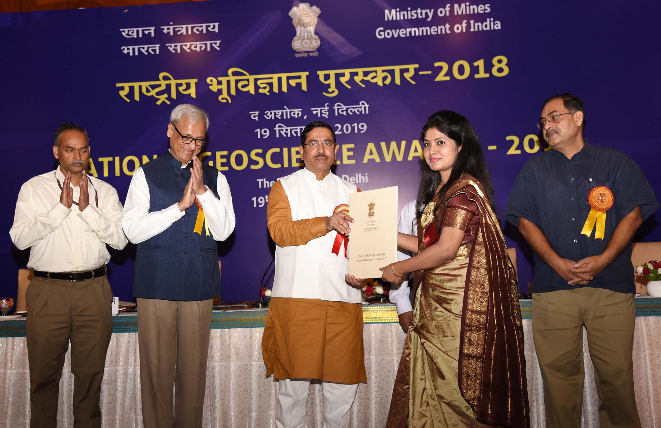 The Union Minister for Parliamentary Affairs, Coal and Mines, Shri Pralhad Joshi presenting the National Geoscience Awards - 2018, at a function, in New Delhi on September 19, 2019. The Secretary, Ministry of Mines, Shri Anil Gopishankar Mukim and other dignitaries are also seen.