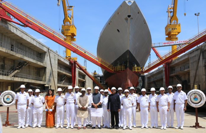 The Union Minister for Defence, Shri Rajnath Singh in a group photograph with the officials of Indian Navy, at Naval Dockyard, in Mumbai on September 28, 2019. The Minister of State for AYUSH (Independent Charge) and Defence, Shri Shripad Yesso Naik and the Chief of Naval Staff, Admiral Karambir Singh are also seen.