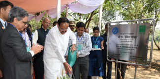 The Vice President, Shri M. Venkaiah Naidu planting a sapling after inaugurating the 15th International Conference on Metal Ions & Organic Pollutants in Biology, Medicine and Environment (Metal Ions 2019), organised by the CSIR-NEERI, in Nagpur on October 30, 2019.