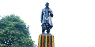 The President, Shri Ram Nath Kovind, the Union Home Minister, Shri Amit Shah, the Lt. Governor of Delhi, Shri Anil Baijal and the Minister of State for Housing & Urban Affairs, Civil Aviation (Independent Charge) and Commerce & Industry, Shri Hardeep Singh Puri paid floral tributes to Sardar Vallabhbhai Patel on his birth anniversary, at Patel Chowk, in New Delhi on October 31, 2019.