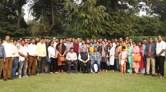 The Minister of State for Development of North Eastern Region (I/C), Prime Ministers Office, Personnel, Public Grievances & Pensions, Atomic Energy and Space, Dr. Jitendra Singh in a group photograph with a delegation of teachers from Jammu and Kashmir UT, in New Delhi on November 12, 2019.