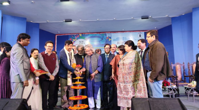 Shri Sujit Bose, Minister of Fire and Emergency Services (Independent Cha rge) & Forest, Government of West Bengal, Shri Debasis Sen, IAS, Additional Chief Secretary, Govt. of West Bengal, IT Department, Government of West Bengal & Chairman, WBHIDCO, Shri Jogen Chowdhury, Eminent Painter and Shri Subodh Sarkar, celebrated poet at the inaugural ceremony of 6th New Town Book Fair.
