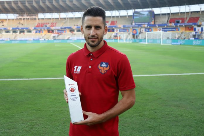 Ferran Corominas of FC Goa with Hero of the Month (December) memento before the match 54 of the Indian Super League ( ISL ) between FC Goa and NorthEast United FC held at the Jawaharlal Nehru Stadium, Goa, India on the 8th January 2020. Photo by: Faheem Hussain / SPORTZPICS for ISL