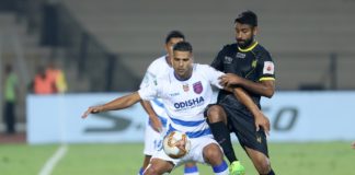 Aridane Jesus Santana of Odisha FC and Gurtej Singh of Hyderabad FC in action during match 59 of the Indian Super League ( ISL ) between Hyderabad FC and Odisha FC held at the G.M.C. Balayogi Athletic Stadium, Hyderabad, India on the 15th January 2020. Photo by: Faheem Hussain / SPORTZPICS for ISL