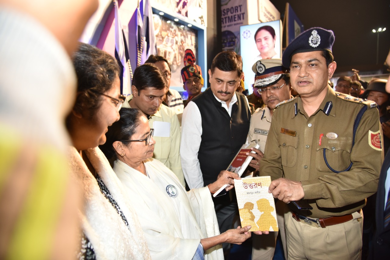 CM Mamata Banerjee launched "Uttaran" a Book by IPS Humayun Kabir