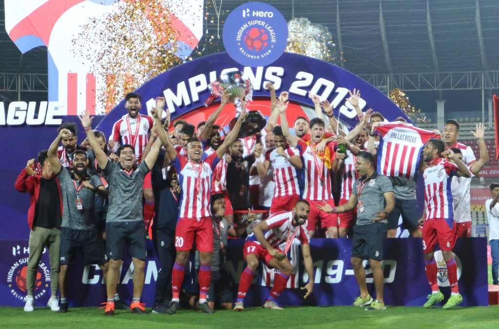 ATK players celebrates with the trophy after winning the finals of the Indian Super League ( ISL ) between ATK FC and Chennaiyin FC held at the Jawaharlal Nehru Stadium, Goa, India on the 14th March 2020.  Photo by: Vipin Pawar / SPORTZPICS for ISL