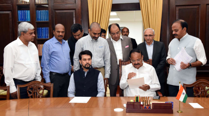 A delegation of the All India Poultry Breeders Association calling on the Vice President, Shri M. Venkaiah Naidu, in New Delhi on March 13, 2020.