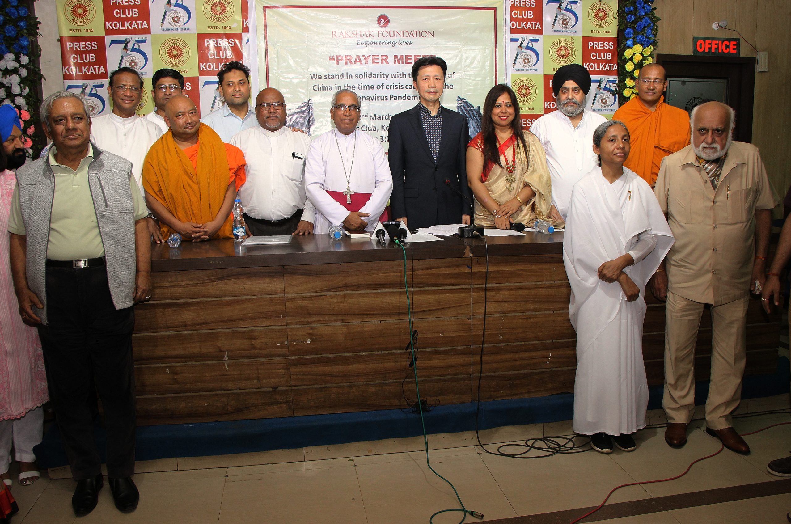 Left to Right- Rev martin Pakhare, Archibishop Thomas D'souza, Chinese Consulate H.E Zha Liyou, Chaitali Das , Satnam Sigh Ahluwalia & Dr Ven Bhikkhu Bodhipala