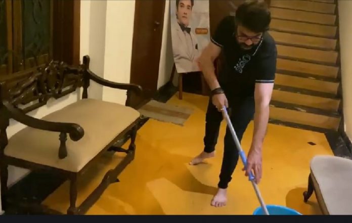 Prosenjit Chatterjee Cleaning Room during Lockdown
