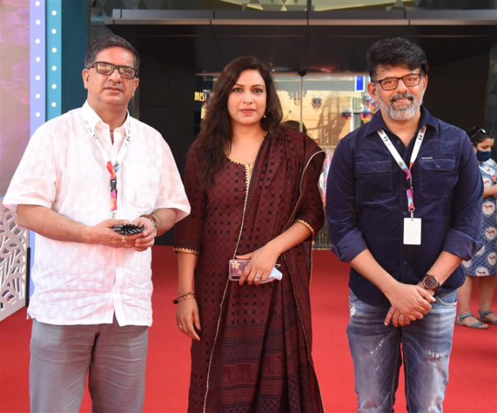 The Director of Documentary ‘In Our World’ Shri Shreedhar along with the ADG, Directorate of Film Festivals, Shri Chaitanya Prasad at the Red Carpet, during the 51st International Film Festival of India (IFFI-2021), in Panaji, Goa on January 18, 2021.