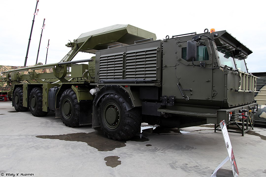 15T528 transporter-loader missile vehicle for ICBMs on KAMAZ-78501 Platforma-O chassis - Photo by Wkipedia