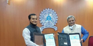 Essar signs MoU with IIT Dhanbad (ISM) for R&D in CBM gas exploration Rajiv Shekhar, Director IIT(ISM) Dhanbad