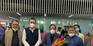 Dr. Harsh Vardhan Union Health Minister reached Kolkata Dr. Harsh Vardhan, Union Minister welcomed at Kolkata International Airport.