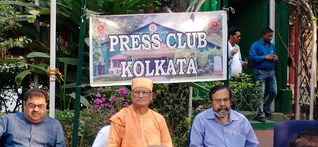 Swami Vivekananda idol at Kolkata Press Club inaugurated by Srimat Swami Suparnanandaji Maharaj, General Secretary, Ramakrishna Mission Institute of Culture,