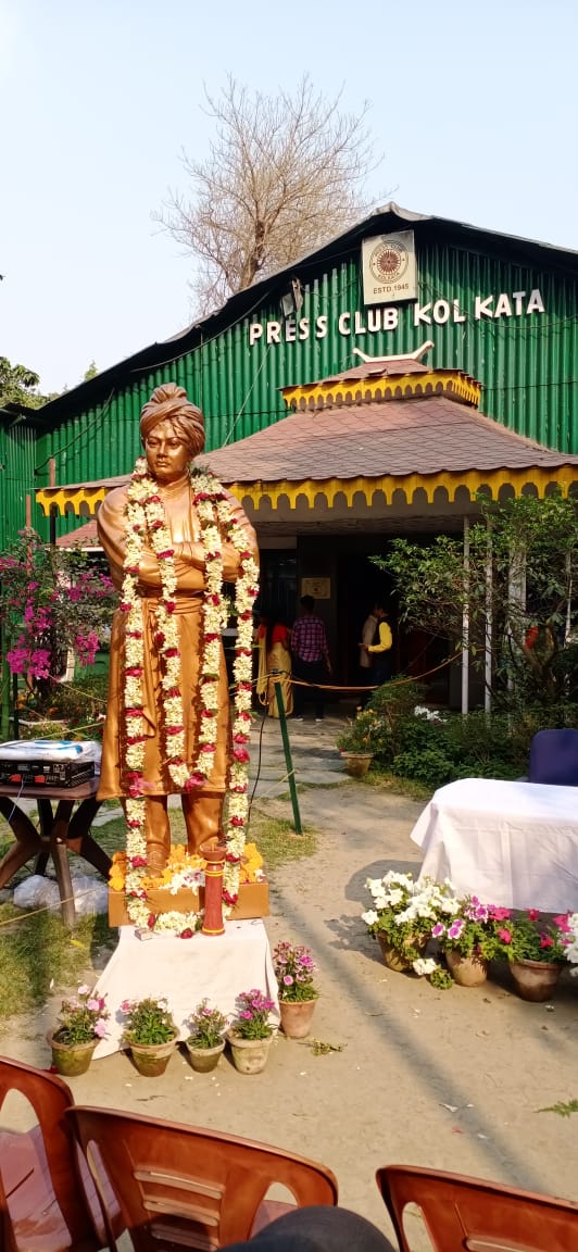 Swami Vivekananda idol at Kolkata Press Club