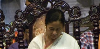 নন্দীগ্রামে গেলেন মমতা – দেখা হবে তোমায় আমায় ,খেলা হবে অন্য পাড়ায়, বাংলার ২০২১ ইলেক্শনের ময়দানে ? Mamata Banerjee by Wikipedia
