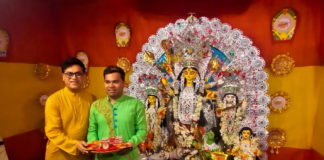 পঞ্চাশ বছরের ঐতিহ্য পেরিয়ে খুকুমনি আনছে হারবাল লিকুইড সিঁদুর রূপক সাহা - অরিত্র রায় চৌধুরী - পঞ্চাশ বছরের ঐতিহ্য পেরিয়ে খুকুমনি আনছে হারবাল লিকুইড সিঁদুর