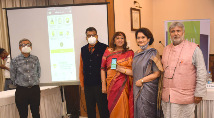 Dr. C.S. Mukherjee, Dr. Amit Ghose, Ms. Smita Bajoria, CEO and Managing Director, Essentially Healthy Pvt Ltd (EHPL), Dr. Nandini Ray and Shri S.K. Bajoria at the launch of "Surite" one-stop digital healthcare solution App in Kolkata