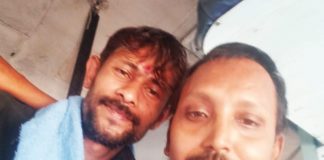 এক অসামান্য মানবিক গুন্ সম্পন্ন মানুষ রাজীব ধর – প্রাণ বাঁচালেন এক সাংবাদিক বন্ধু রাজীব সরকারের Left to Right - Rajeev Dhar and Rajeev Sarkar