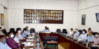 SER LAUNCHES INTENSIVE DRIVE TO COMBAT FIRE HAZARD Shri Anupam Sharma, Addl. General Manager, SER holding a preparedness meeting with Senior Officers and Staff at SER Headquarters, Garden Reach today (30-3-2021) on fire hazards