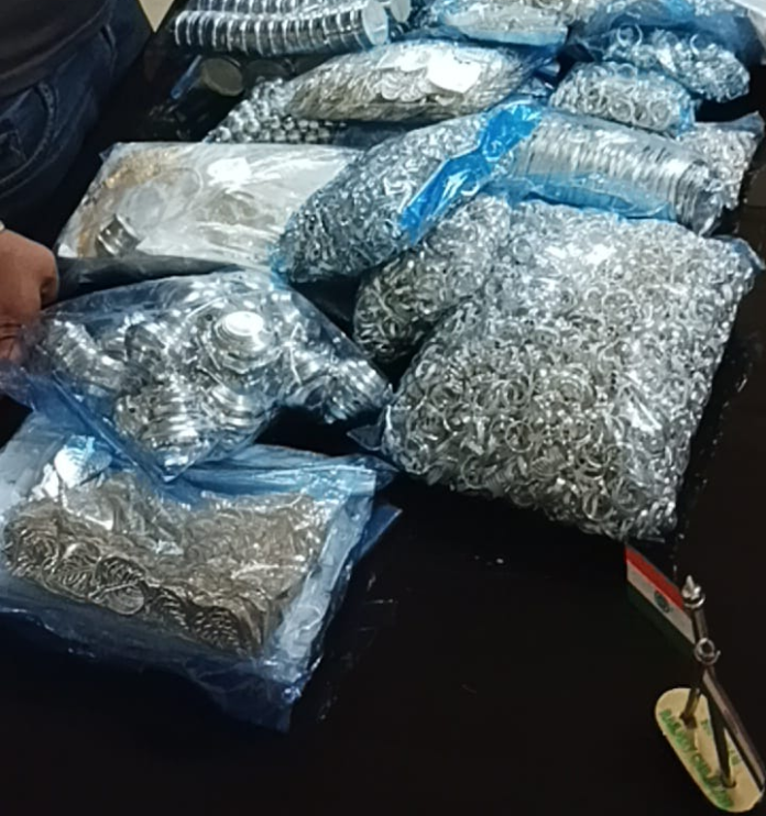RPF,ER SEIZES SILVER ORNAMENTS WEIGHING 41 KG WORTH Rs. 27, 24,000AT HOWRAH STATION