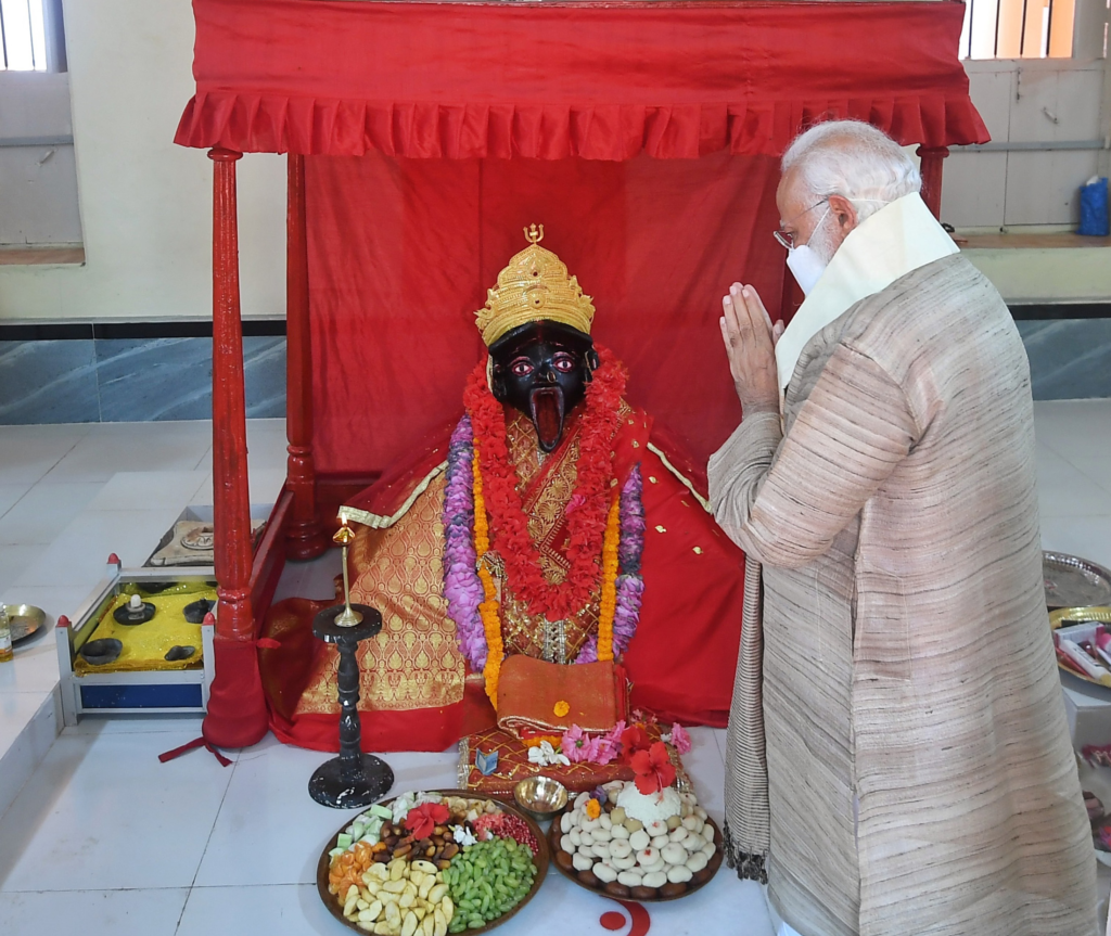 The Prime Minister, Shri Narendra Modi visits the Jeshoreshwari Kali Temple, in Satkhira, Bangladesh on March 27, 2021