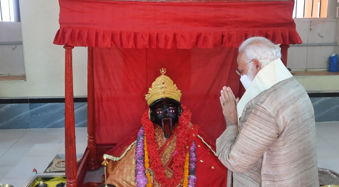 The Prime Minister, Shri Narendra Modi visits the Jeshoreshwari Kali Temple, in Satkhira, Bangladesh on March 27, 2021