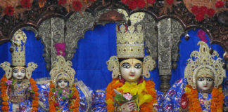 PM greets people on Ram Navmi The temple is situated in the centre of Ayodhya and is visited by a number of travellers. Kanak Bhavan is devoted to Prabhu Shri Ram and Sita Mata.
