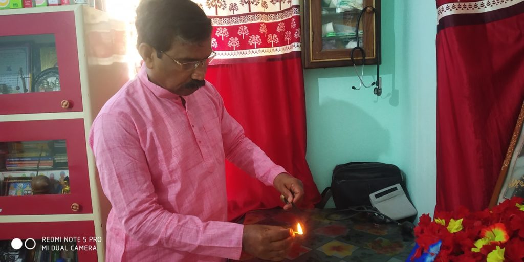 হ্যানিম্যানের জন্মদিনে উত্তরবাংলার জনপ্রিয় হোমিওপ্যাথ রঘুপতি সারেঙ্গীর শ্রদ্ধা নিবেদন