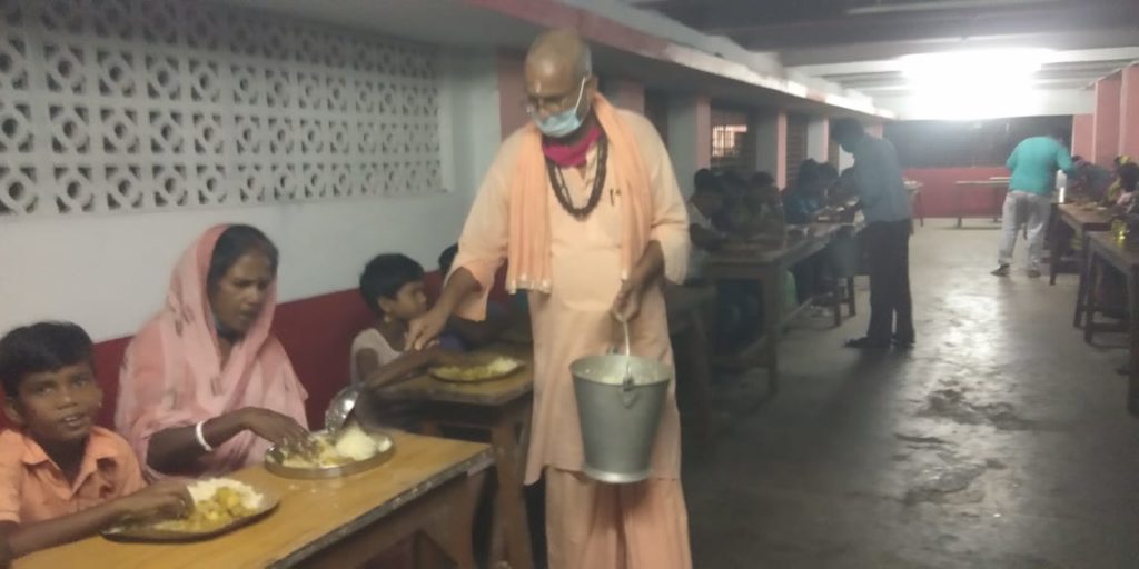 Cyclone YAAS Langar at Ganga Sagar Bharat Sevashram Sangha7