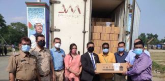 Bangladesh Deputy High Commissioner in Kolkata Mr. Toufique Hasan handed over 10,000 vials of Remdesivir injection to Indian officials Bangladesh Deputy High Commissioner in Kolkata Mr. Toufique Hasan handed over 10,000 vials of Remdesivir injection to Indian officials today at Benapole-Petrapole border.