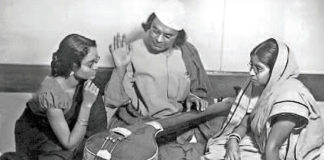 কাজী নজরুল ইসলাম-এর বিদ্রোহী কবিতার শতবর্ষ উপলক্ষে ছায়ানটের বিশেষ উদ্যোগ Nazrul teaching Nazrul Sangeet