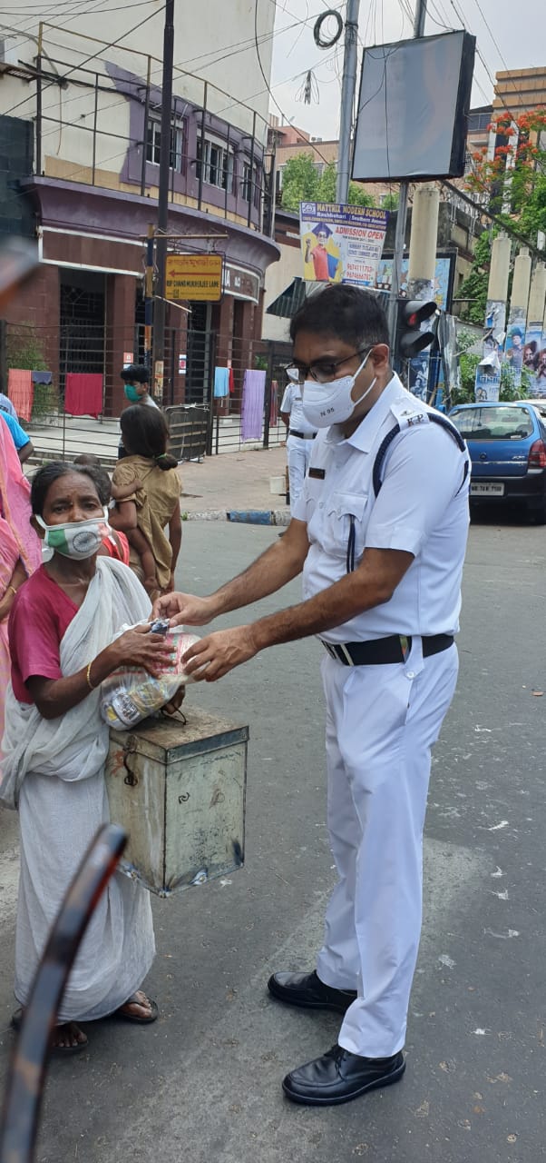 Bhowanipore Police Station Organises Distribution Of Necessities For The Needy