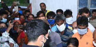 ইয়াসের তাণ্ডবে ক্ষতিগ্রস্থ মানুষের পাশে সাহায্য নিয়ে অভিষেক বন্দ্যোপাধ্যায় ইয়াসের তাণ্ডবে ক্ষতিগ্রস্থ মানুষের পাশে সাহায্য নিয়ে অভিষেক বন্দ্যোপাধ্যায়