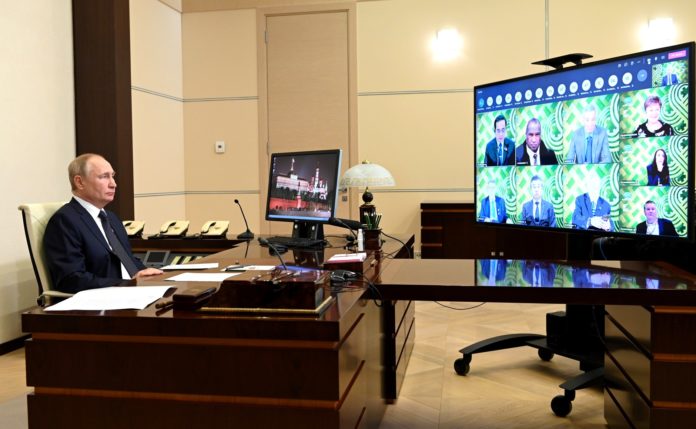During a meeting of the APEC Economic Leaders (via videoconference). During a meeting of the APEC Economic Leaders (via videoconference).