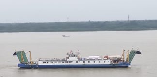 হলদিয়া থেকে খিদিরপুর পর্যন্ত রোরো বার্জে তিনটি এলপিজি ট্যাঙ্কার নিয়ে পরীক্ষামূলক পরিবহণ Haldia Oil Burge