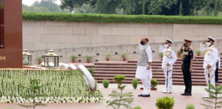 The Union Minister for Defence, Shri Rajnath Singh laying wreath at National War Memorial, on the occasion of Kargil Vijay Diwas, in New Delhi on July 26, 2021.