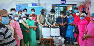 Dr. Partha Sarathi Mukherjee walks the talk for the people suffered because of Yaas Cyclone in Digha ইয়াস তান্ডবে ভেঙে পড়া মানুষ গুলোর পশে মানববন্ধু ড: পার্থসারথী মূখোপাধ্যায়