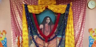 কলকাতায় ভারত সেবাশ্রম সংঘের উদ্যোগে মহা সাড়ম্বরে গুরু পূর্ণিমা পালন কলকাতায় ভারত সেবাশ্রম সংঘের উদ্যোগে মহা সাড়ম্বরে গুরু পূর্ণিমা পালন