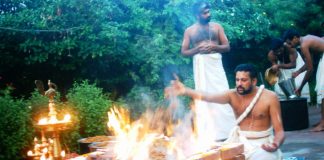 “বেদ অপৌরষেয়” – অন্ধকারের উৎস হতে উৎসারিত আলো Vedic Yagya