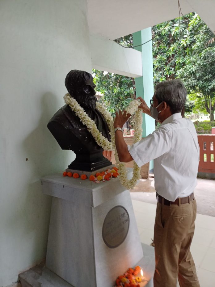 আচার্য প্রফুল্লচন্দ্র রায়ের ১৬১ তম জন্মদিন উপলক্ষে তাঁর স্মরণে বিশেষ অনুষ্ঠান আচার্য প্রফুল্লচন্দ্র রায়ের ১৬১ তম জন্মদিন উপলক্ষে তাঁর স্মরণে বিশেষ অনুষ্ঠান