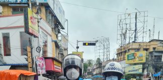 দুয়ারে সাংবাদিক – কলকাতা পুলিশের মানবিক মুখ, টাকা ভর্তি ব্যাগ ফেরত পেলেন এক মহিলা দুয়ারে সাংবাদিক - কলকাতা পুলিশের মানবিক মুখ, টাকা ভর্তি ব্যাগ ফেরত পেলেন এক মহিলা