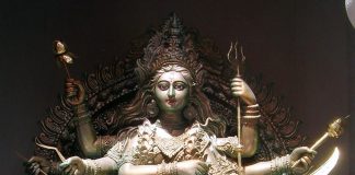 Devi Chandraghanta, Sanghasri, Kalighat, Kolkata, 2010. by Wikipedia
