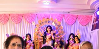 দুয়ারে সাংবাদিক – প্রবাসে দূর্গা – বেঙ্গালুরুতে জমজমাট পাল বাড়ির দুর্গাপুজো দুয়ারে সাংবাদিক - প্রবাসে দূর্গা - বেঙ্গালুরুতে জমজমাট পাল বাড়ির দুর্গাপুজো