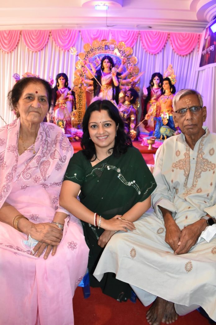 দুয়ারে সাংবাদিক - প্রবাসে দূর্গা - বেঙ্গালুরুতে জমজমাট পাল বাড়ির দুর্গাপুজো 