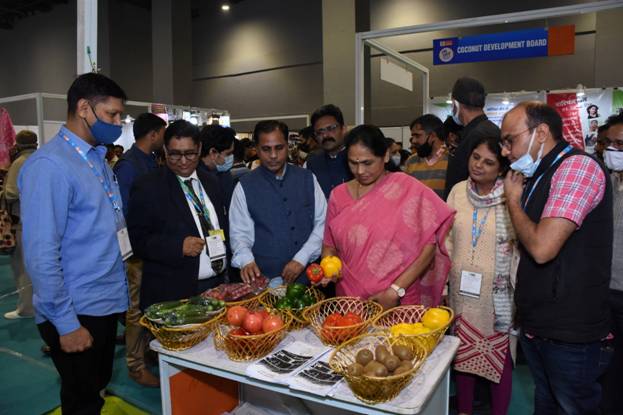 Ms. Shobha Karandlaje visits the stalls of the Ministry of Agriculture and Farmers Welfare