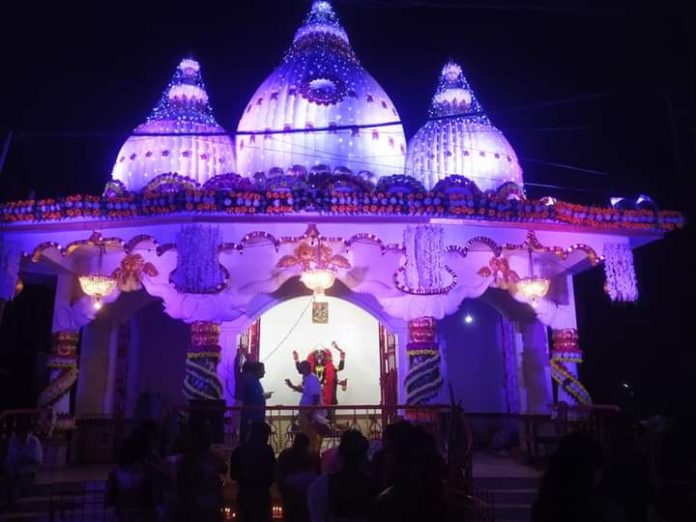 WhatsApp Image 2021-11-04 at 6.59.26 PM (1) বালুরঘাট শহরের ব্রিজ কালী মন্দিরের সূবর্নজয়ন্তী বর্ষে বসলো ৬ ফিটের উচ্চতা বিশিষ্ট কালো পাথরের মুর্তি